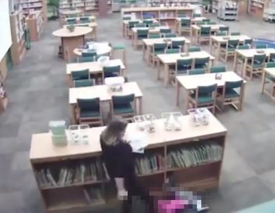 Graban a una profesora agrediendo brutalmente a un alumno de cinco años en la biblioteca