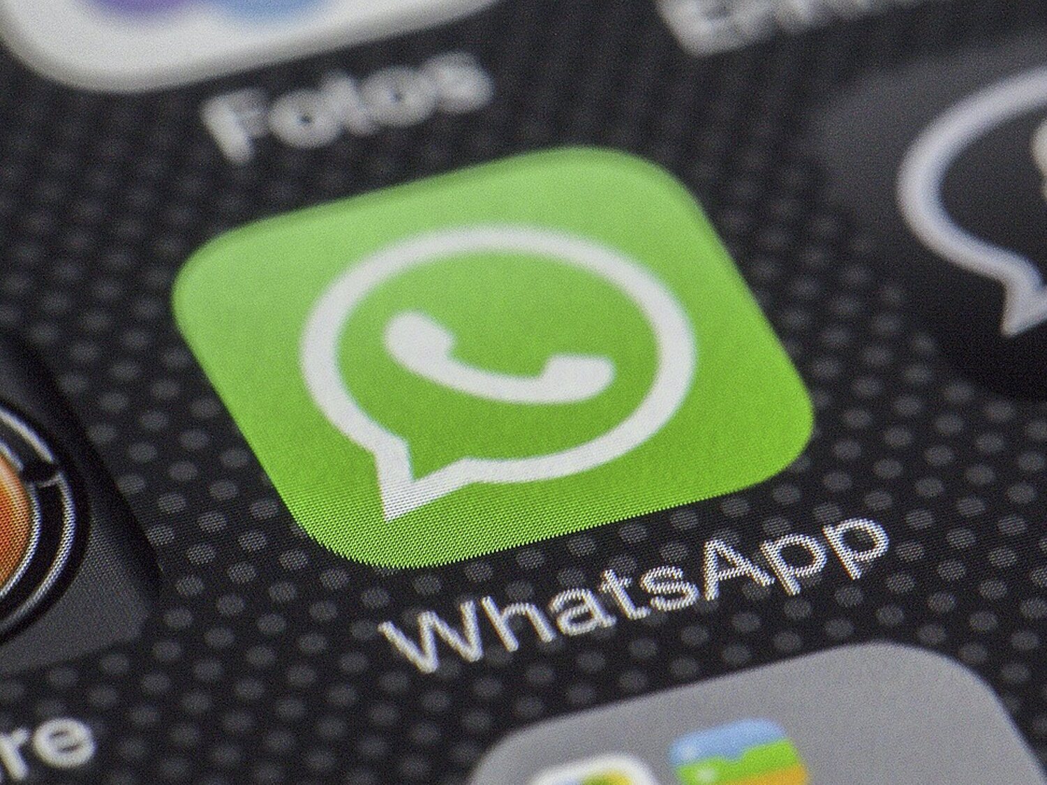 ¿Qué significa '7642' en WhatsApp y por qué lo escriben los jóvenes?