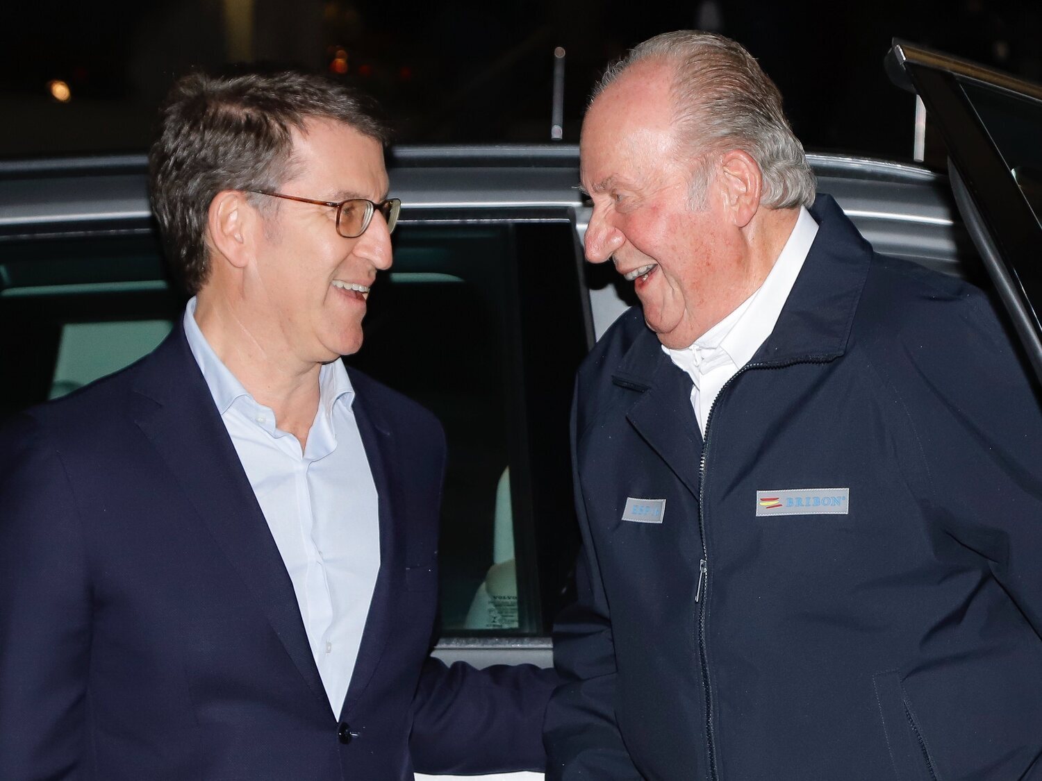 Feijóo le garantiza al emérito rey Juan Carlos que permitirá que viva en España si llega al Gobierno