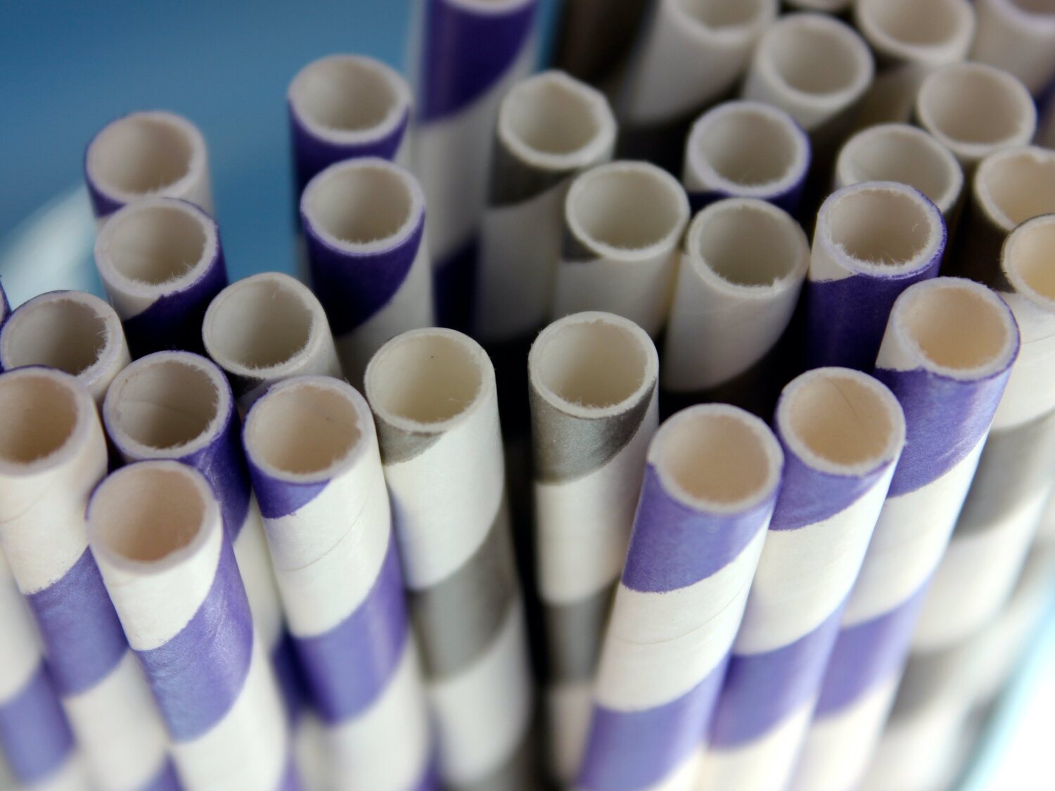Las pajitas de papel contienen sustancias tóxicas, según un estudio - Los  Replicantes