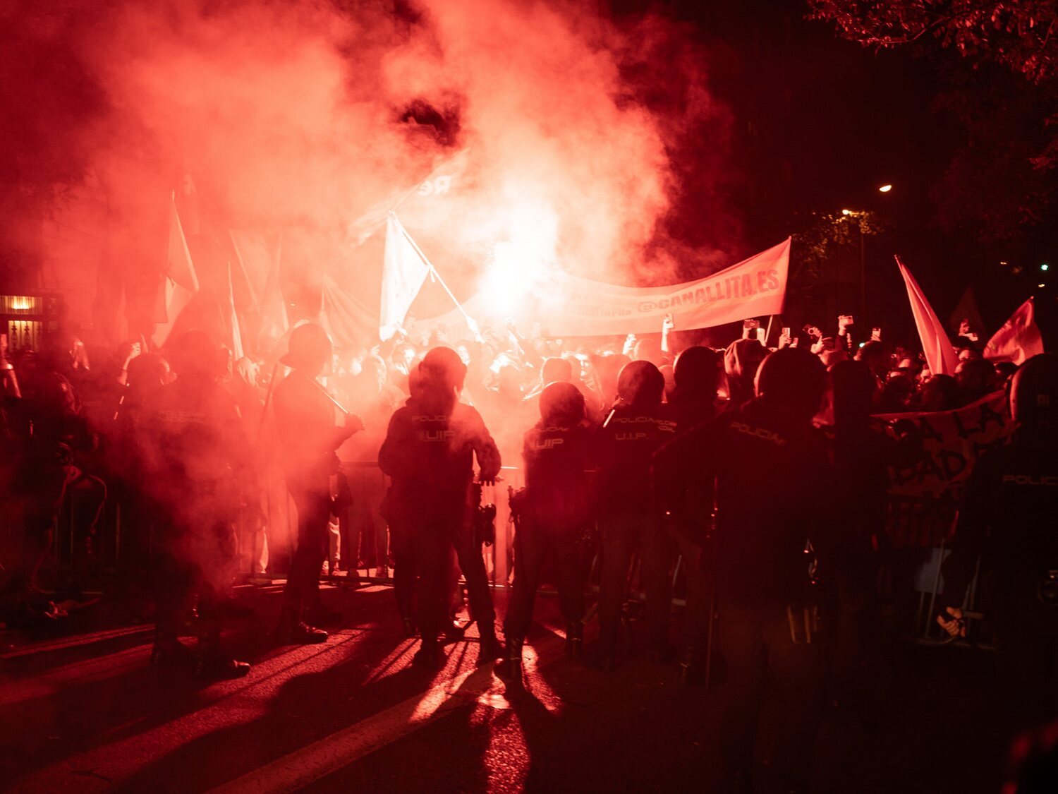 Feijóo culpa a Sánchez de las protestas en Ferraz y convoca una manifestación el domingo