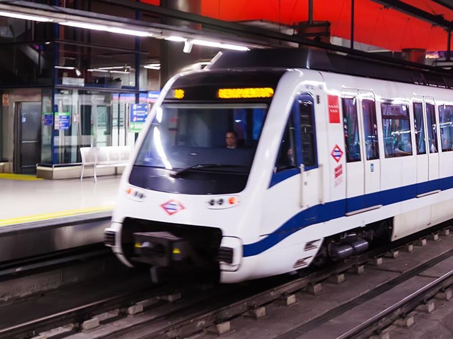 Desalojan varias estaciones del Metro de Madrid por aviso de bomba