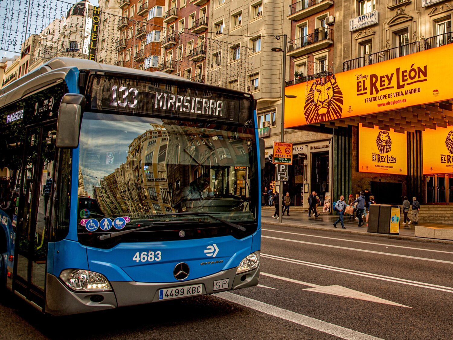 La movilidad en transporte público en Madrid supera por primera vez los viajes en vehículo privado