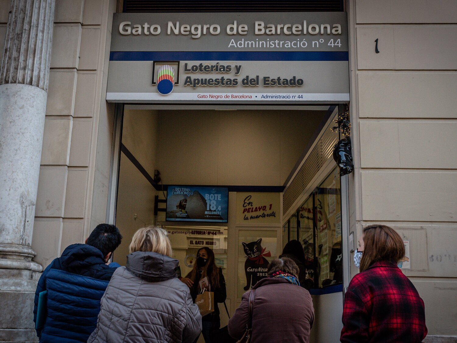 Personas que tienen prohibido comprar décimos de la Lotería de Navidad