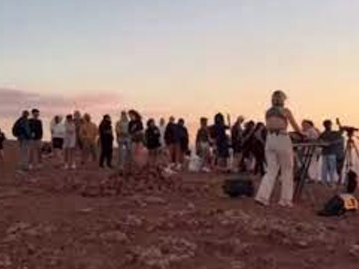 Celebran una rave en pleno cráter de un volcán en Fuerteventura