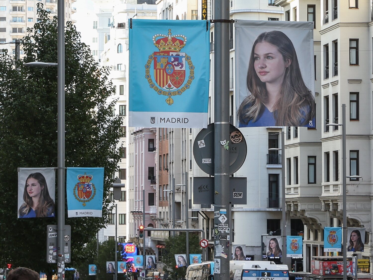 Almeida gastó 34.000 euros en banderolas de Leonor por su jura de la Constitución