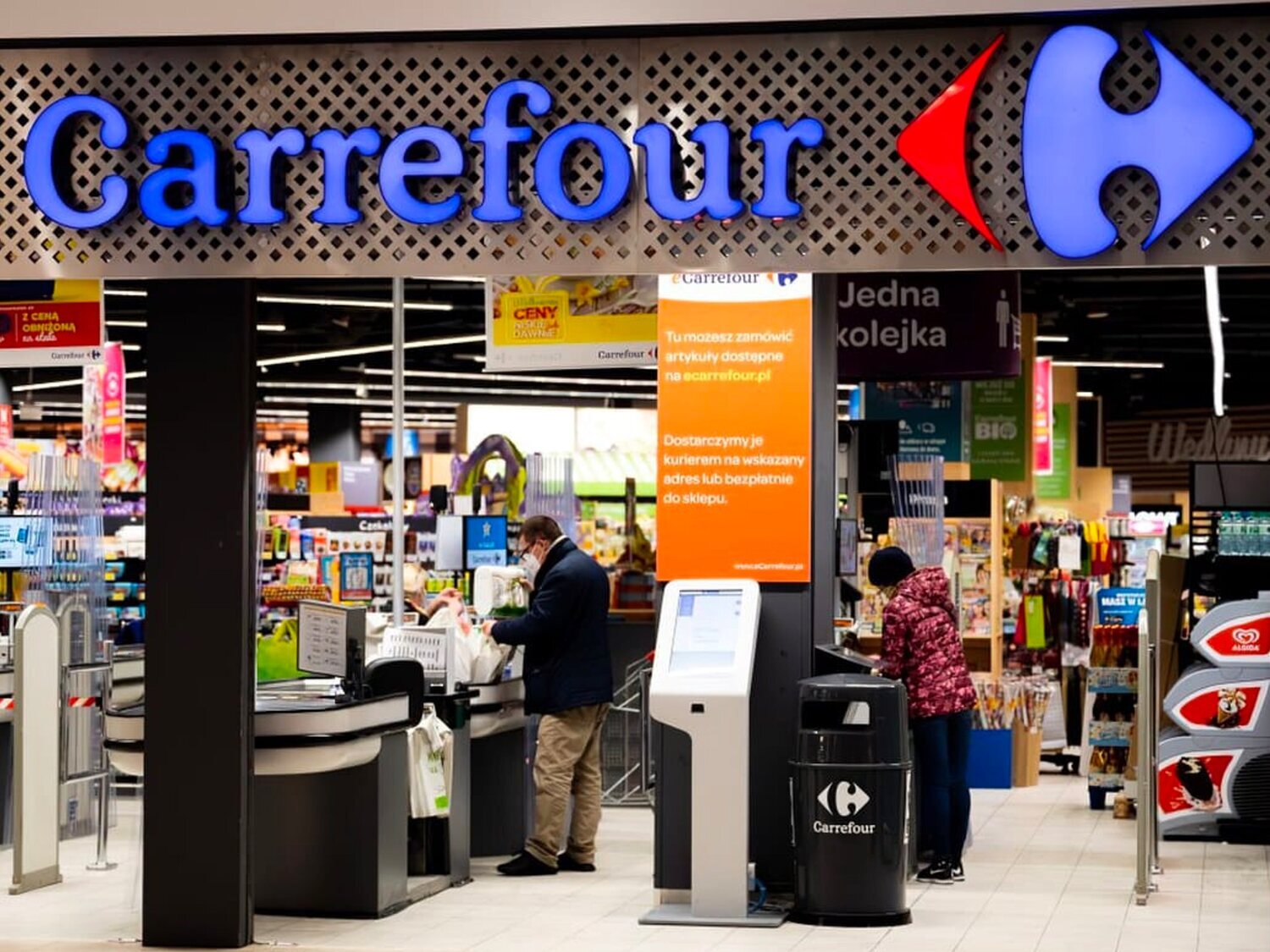 Carrefour rebaja el precio de 500 productos para competir en marca blanca