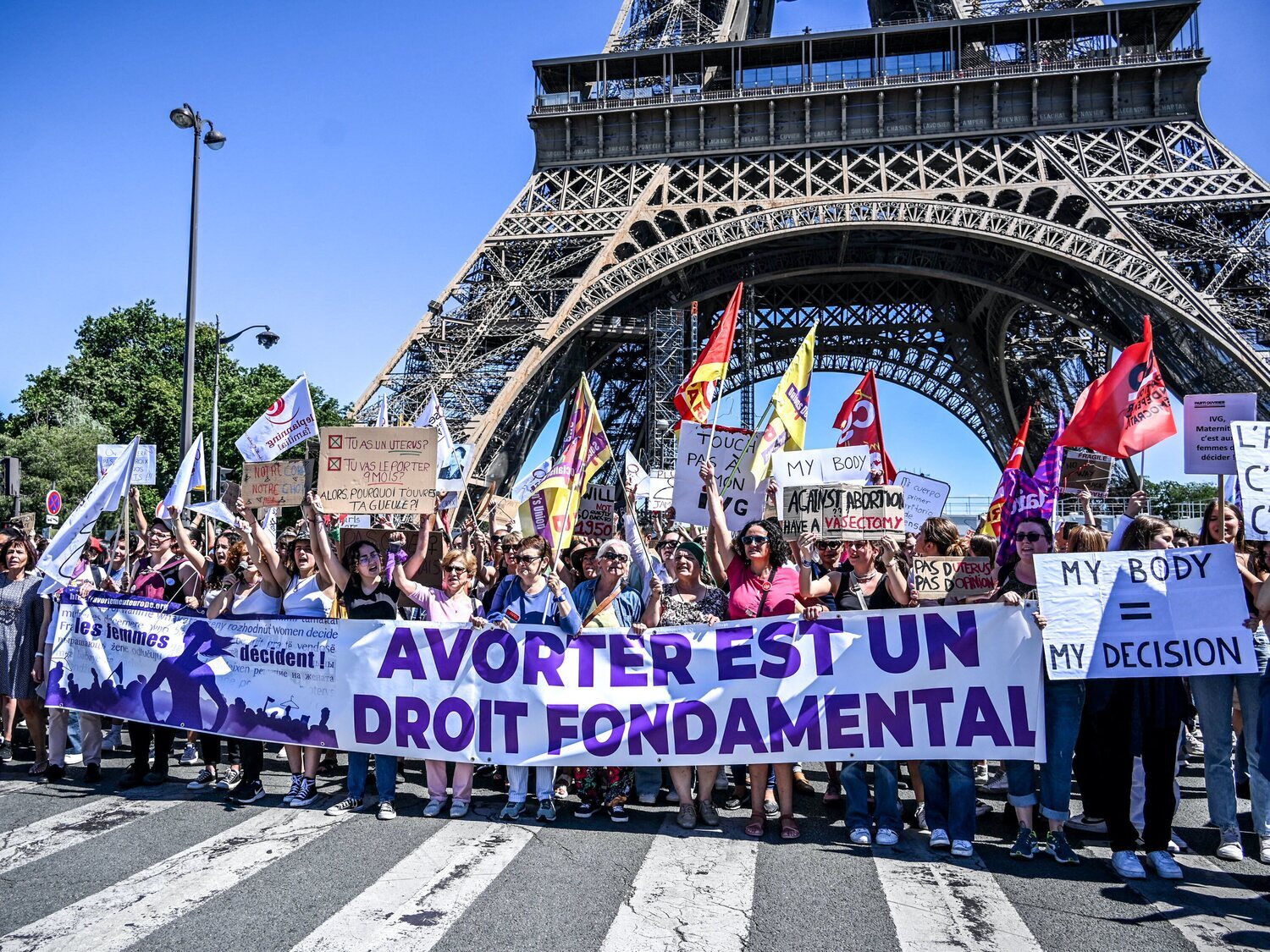 La Asamblea Nacional de Francia aprueba incluir el derecho al aborto en la Constitución