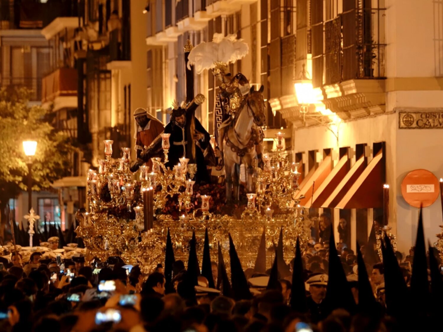 Sevilla se viste de pasión ante la Semana Santa: historia, procesiones destacadas y dónde verla