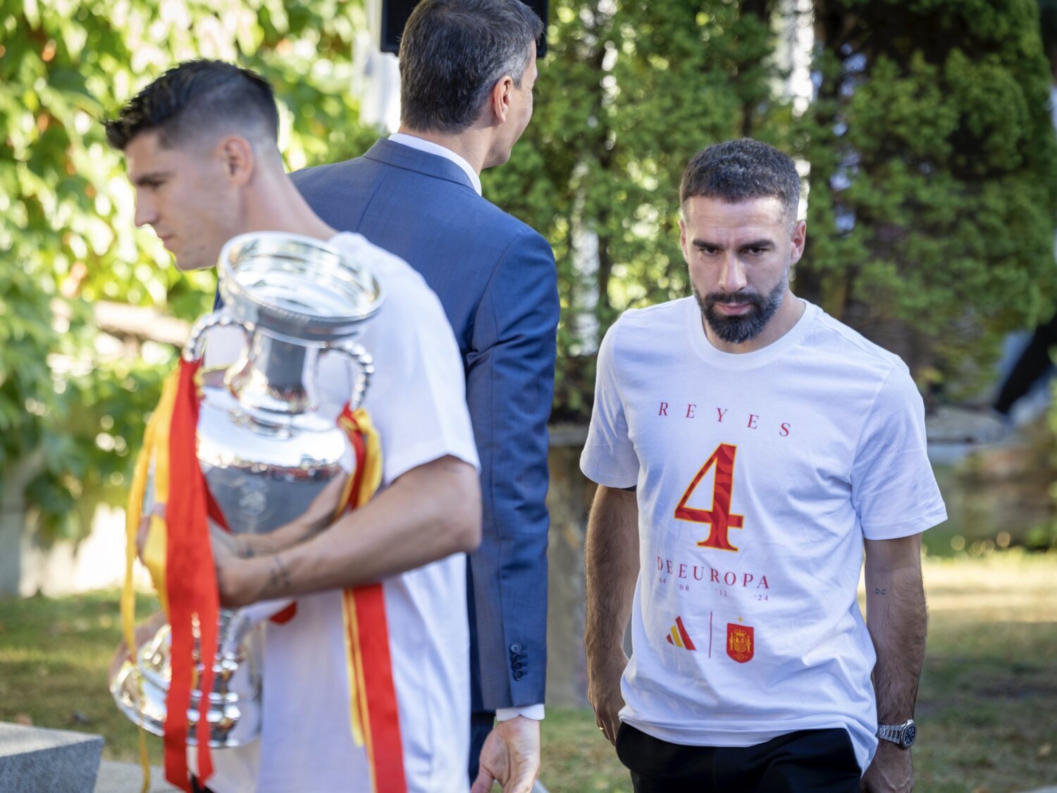 "Solo le ha faltado limpiarse la mano": una experta en protocolo analiza el saludo de Dani Carvajal