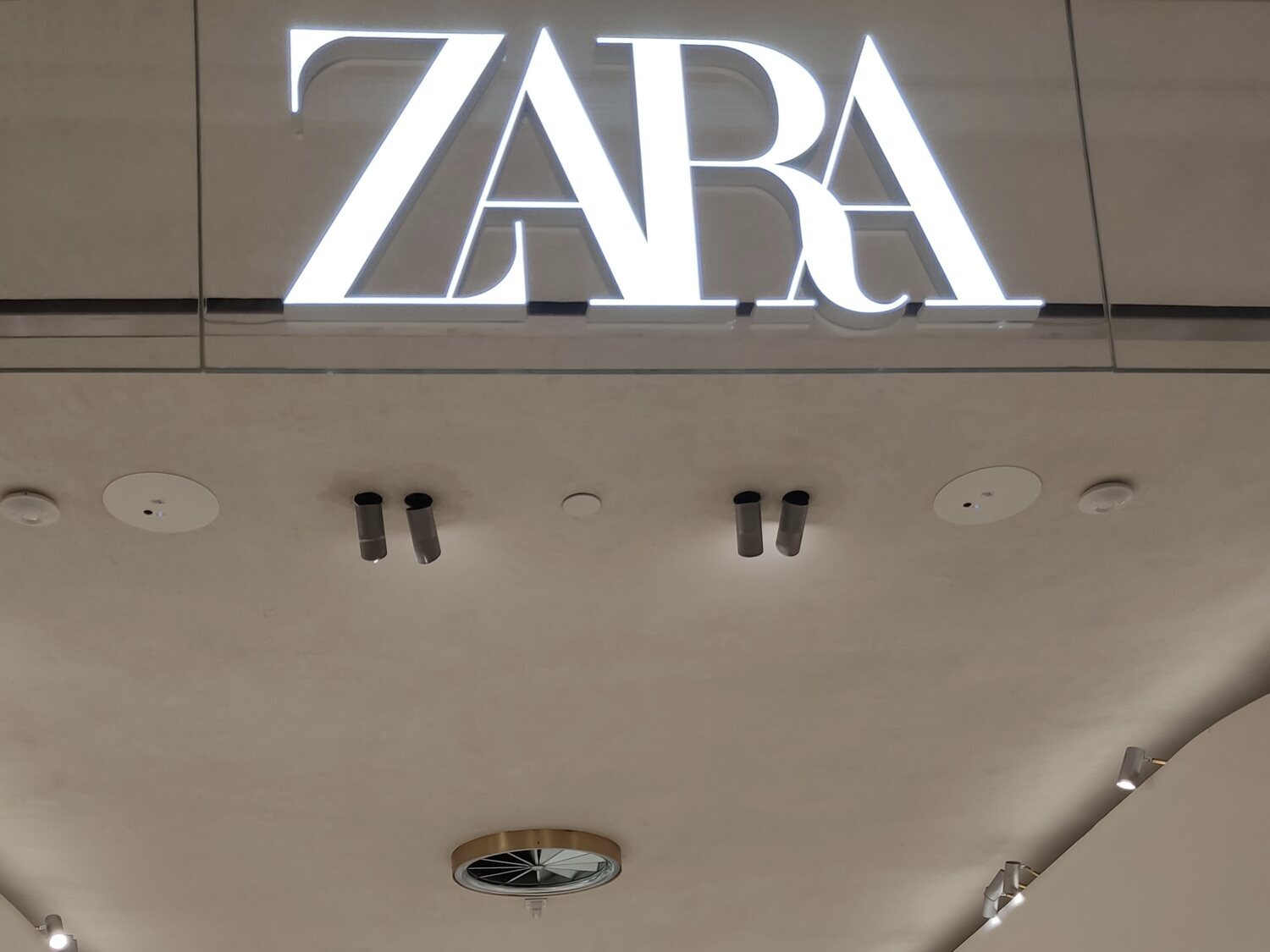 Inditex cierra una de las tiendas más emblemáticas de Zara en España