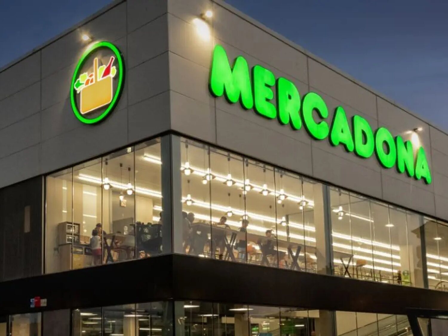 Mercadona cambia radicalmente sus horarios con aperturas en domingo y festivos