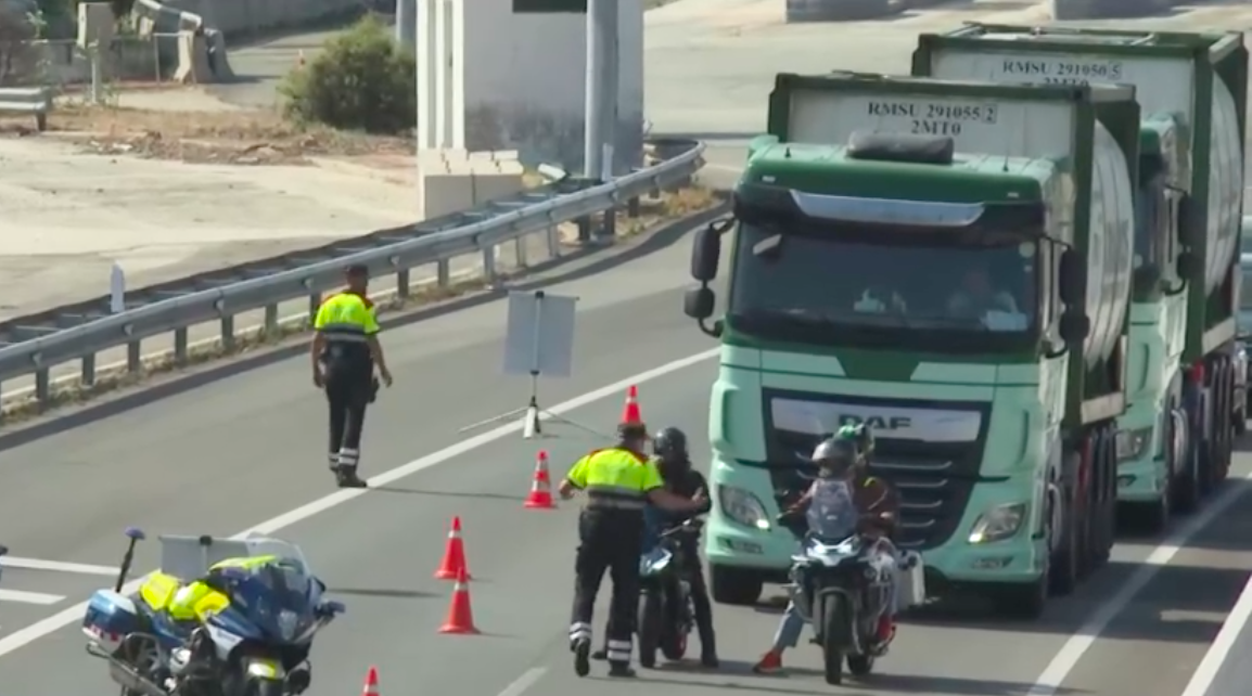 El paso de la Junquera está completamente bloqueado ante la operación Jaula ante la posible salida de Puigdemont