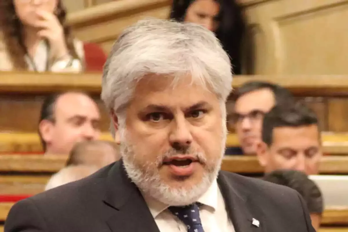 Albert Batet (Junts) interviene en el Parlament y carga contra los Mossos: 'Buscan a Puigdemont igual que la Guardia Civil y la Policía Nacional ...