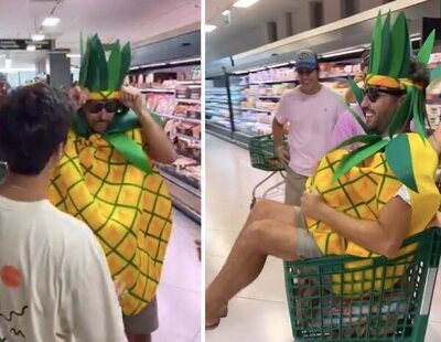 Un hombre celebra su despedida de soltero vestido de piña en pleno Mercadona