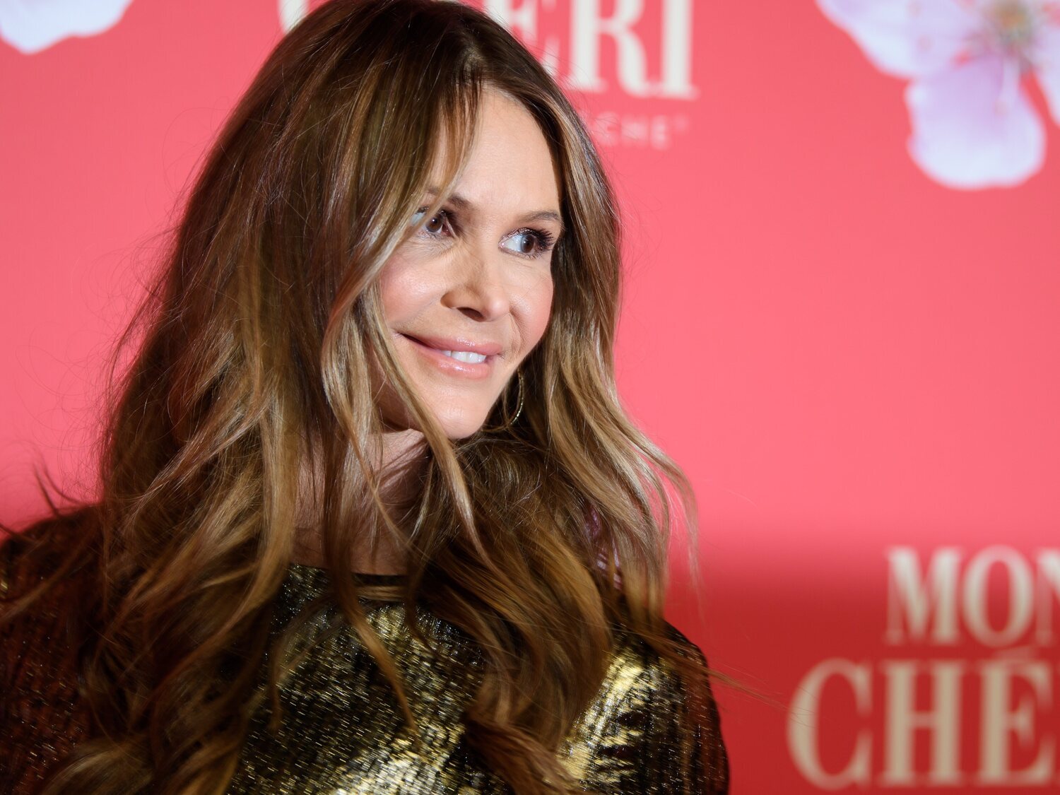 Elle Macpherson revela que tiene cáncer y rechaza la quimioterapia por un "enfoque holístico"