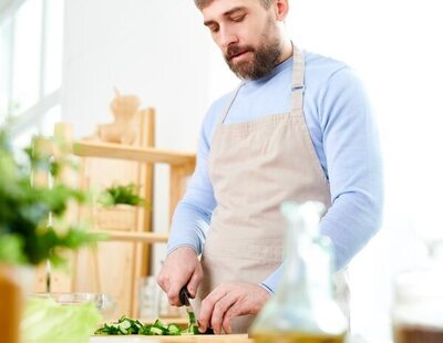 5 motivos por los que cocinamos cada vez menos en casa, según el CIS