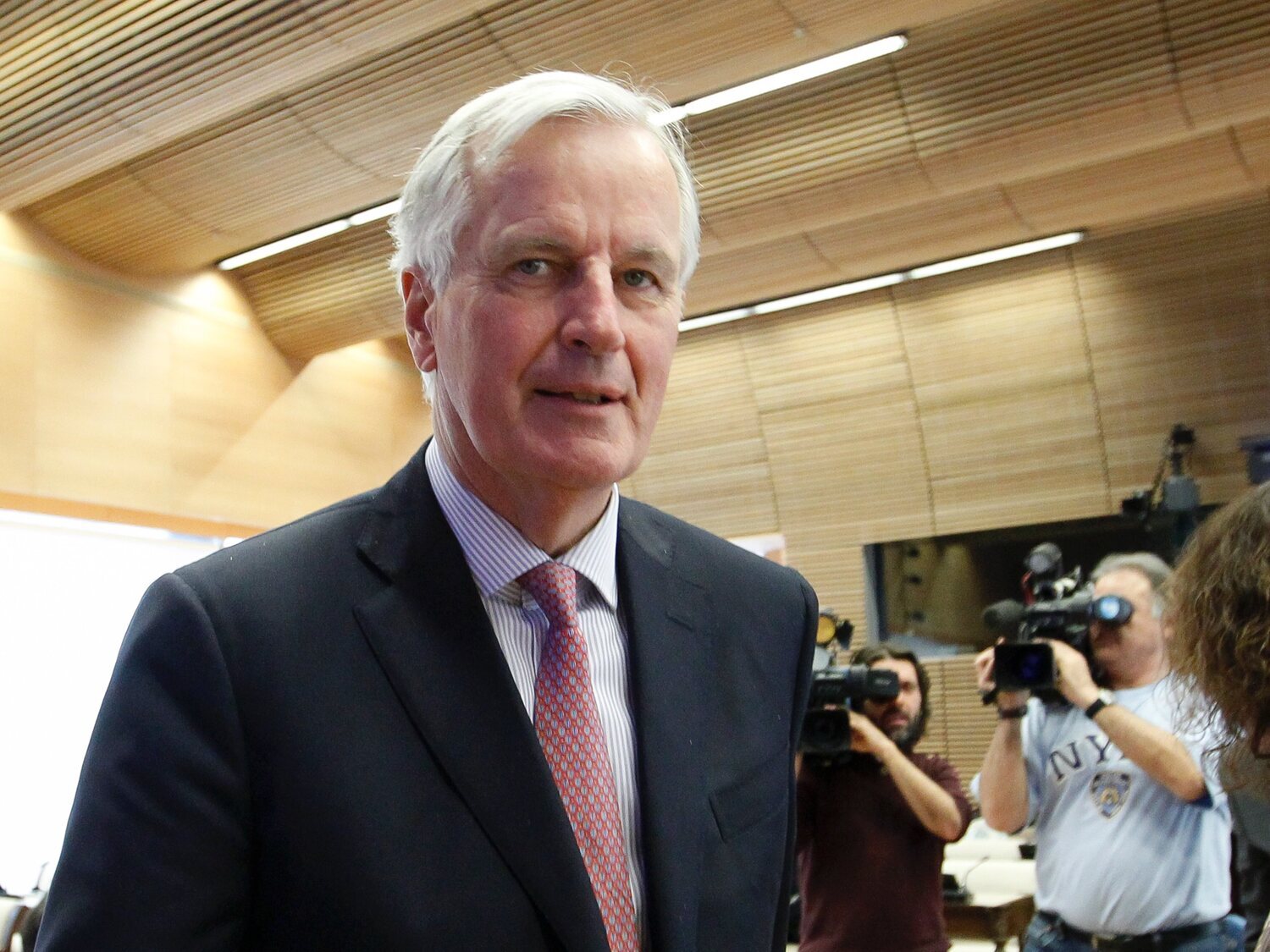 Macron nombra a Michel Barnier primer ministro de Francia