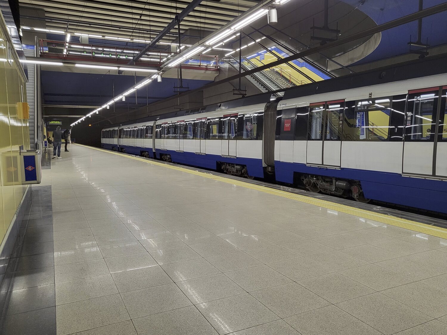 Detenido tras golpear repetidas veces en la cabeza al bebé de su novia al salir del Metro