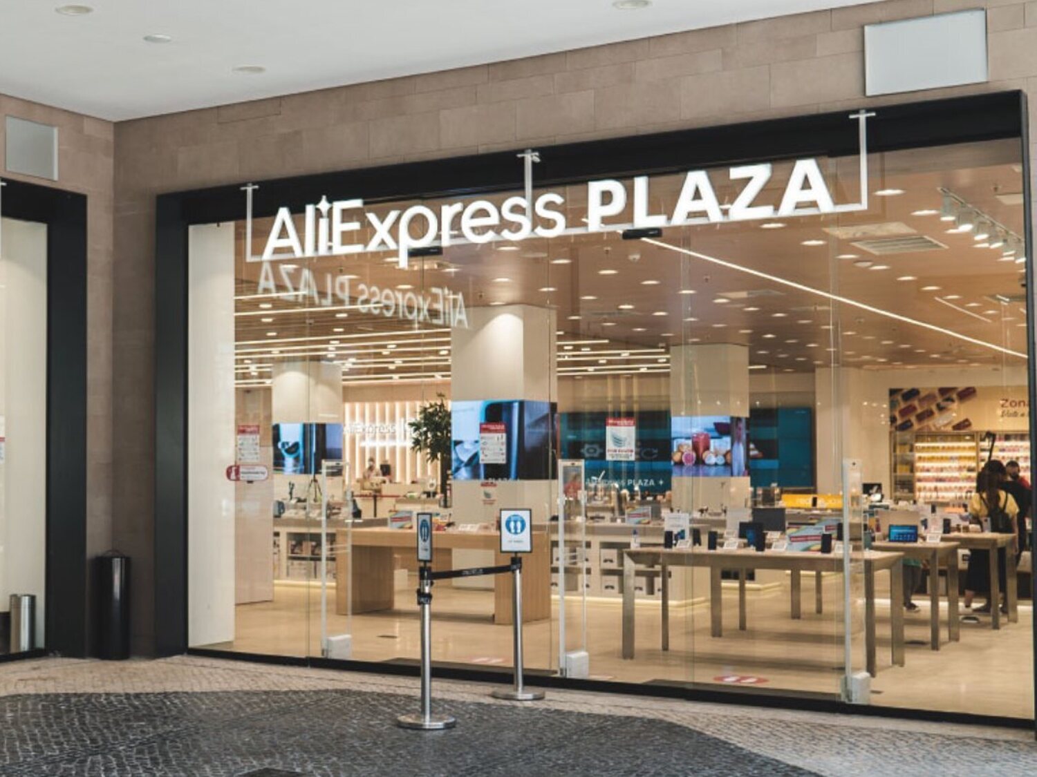 AliExpress cierra esta emblemática tienda en Madrid y baja la persiana en España