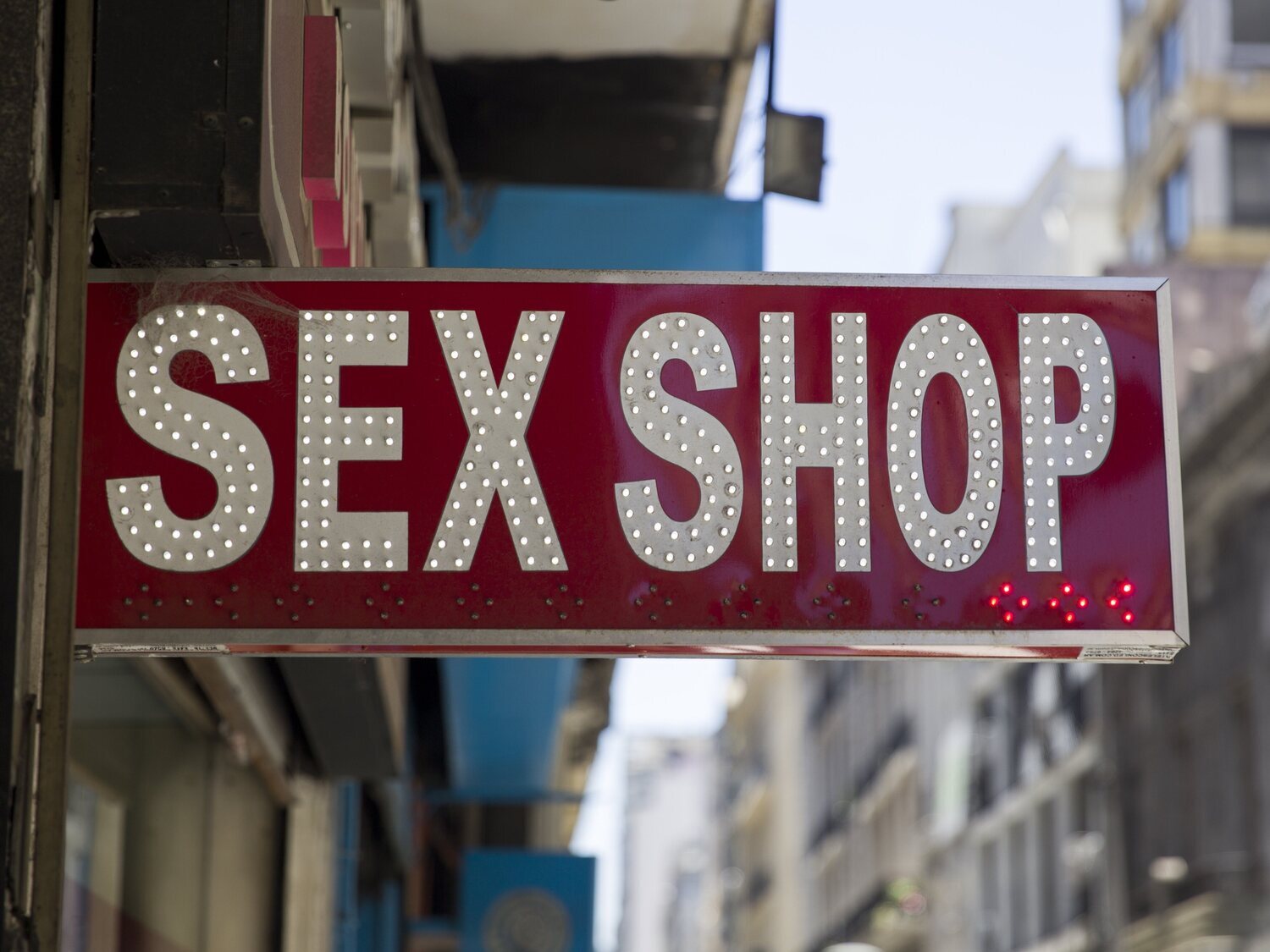 Un anciano muere al sufrir un infarto después de entrar en una tienda sex shop en Alicante