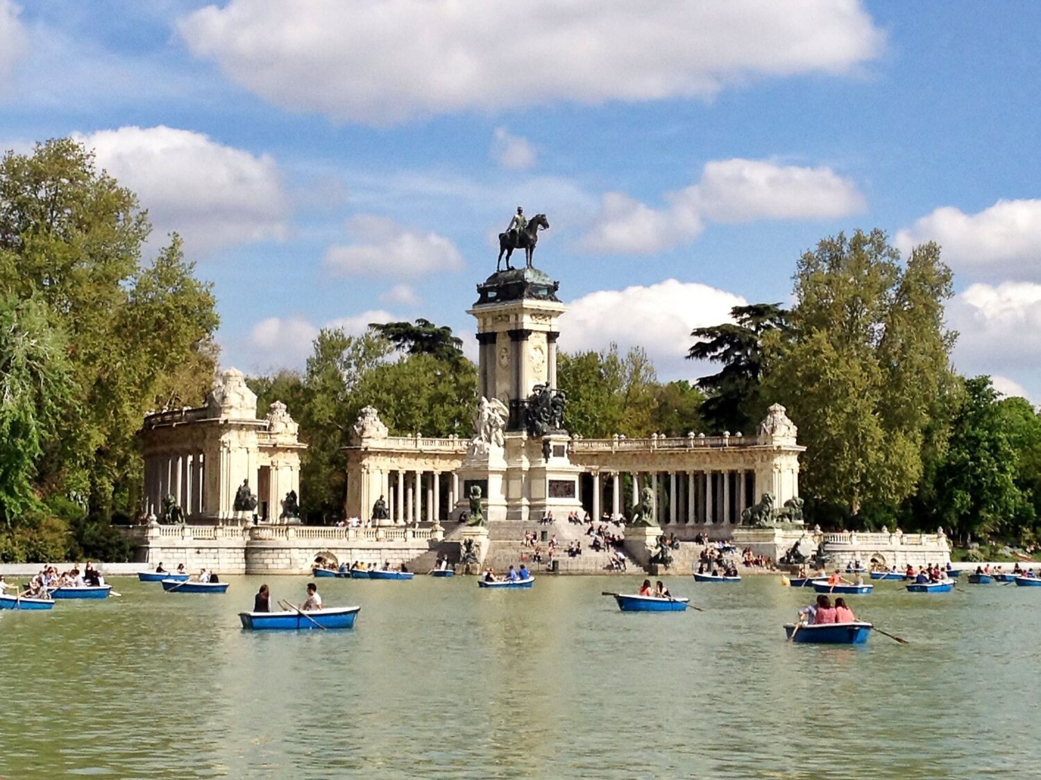 Cierra El Retiro y otros ocho grandes parque de Madrid por riesgo de desprendimiento de árboles