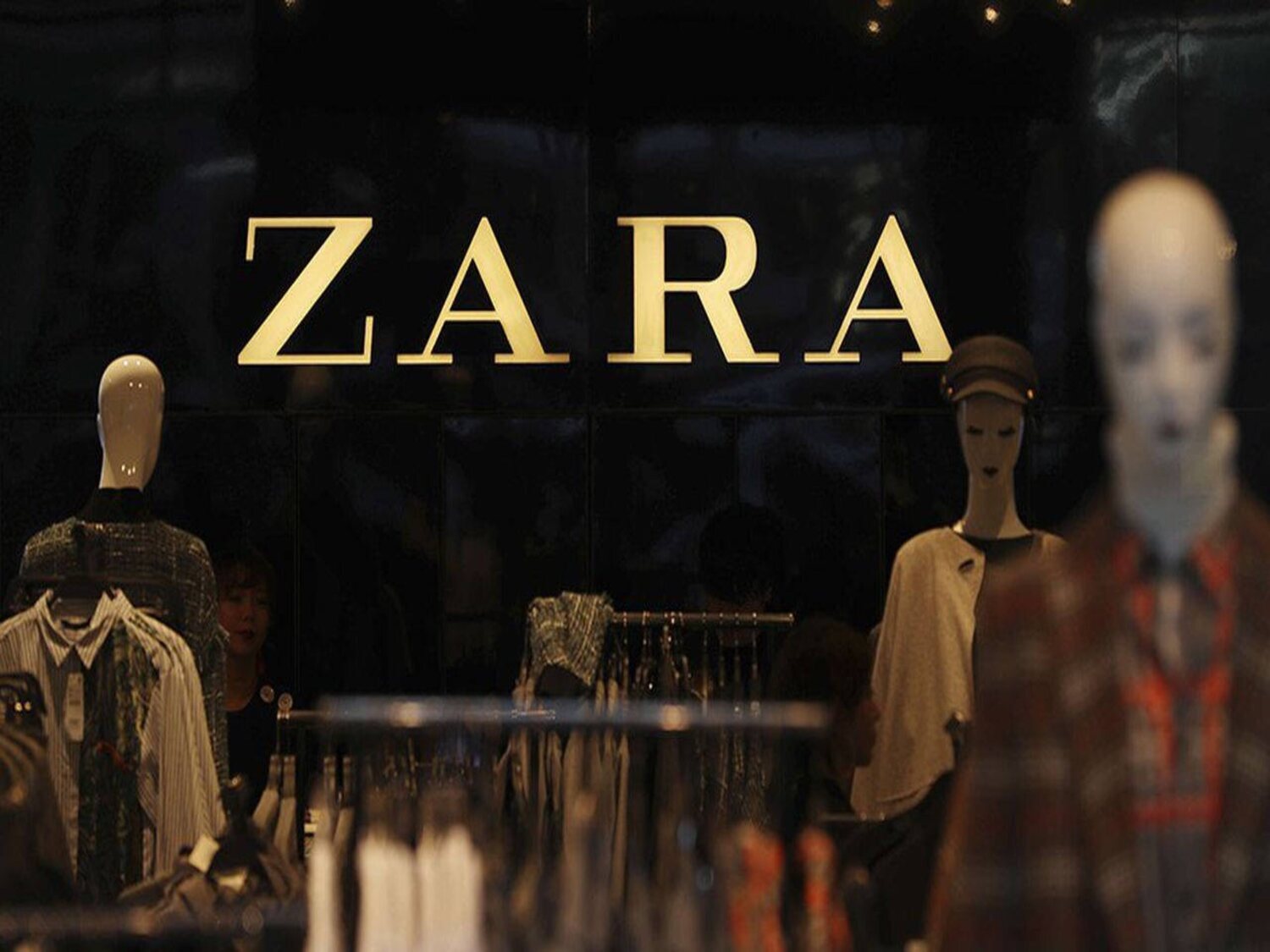 ¿Dónde va la ropa de Zara que no se vende? Conoce su destino final