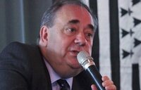 Muere el líder escocés Alex Salmond abriendo un bote de kétchup ante decenas de personas