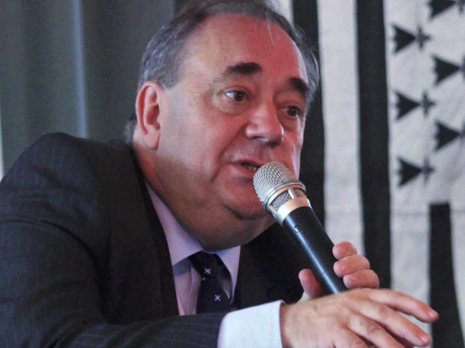 Muere el líder escocés Alex Salmond abriendo un bote de kétchup ante decenas de personas