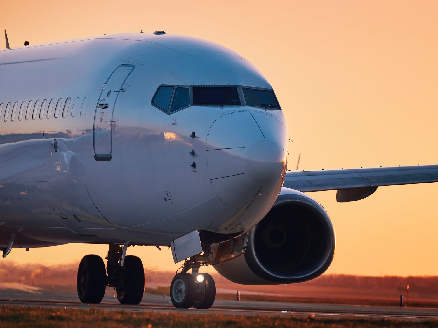 Expulsadas de un avión por llevar croptop: "Nuestros términos tienen código de vestimenta"