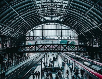 Sale a la luz el tren lleno de pasajeros a punto de colisionar con un convoy en Madrid