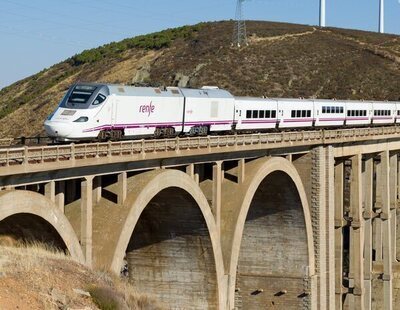 Un tren con casi 300 pasajeros descarrila en Málaga por la DANA