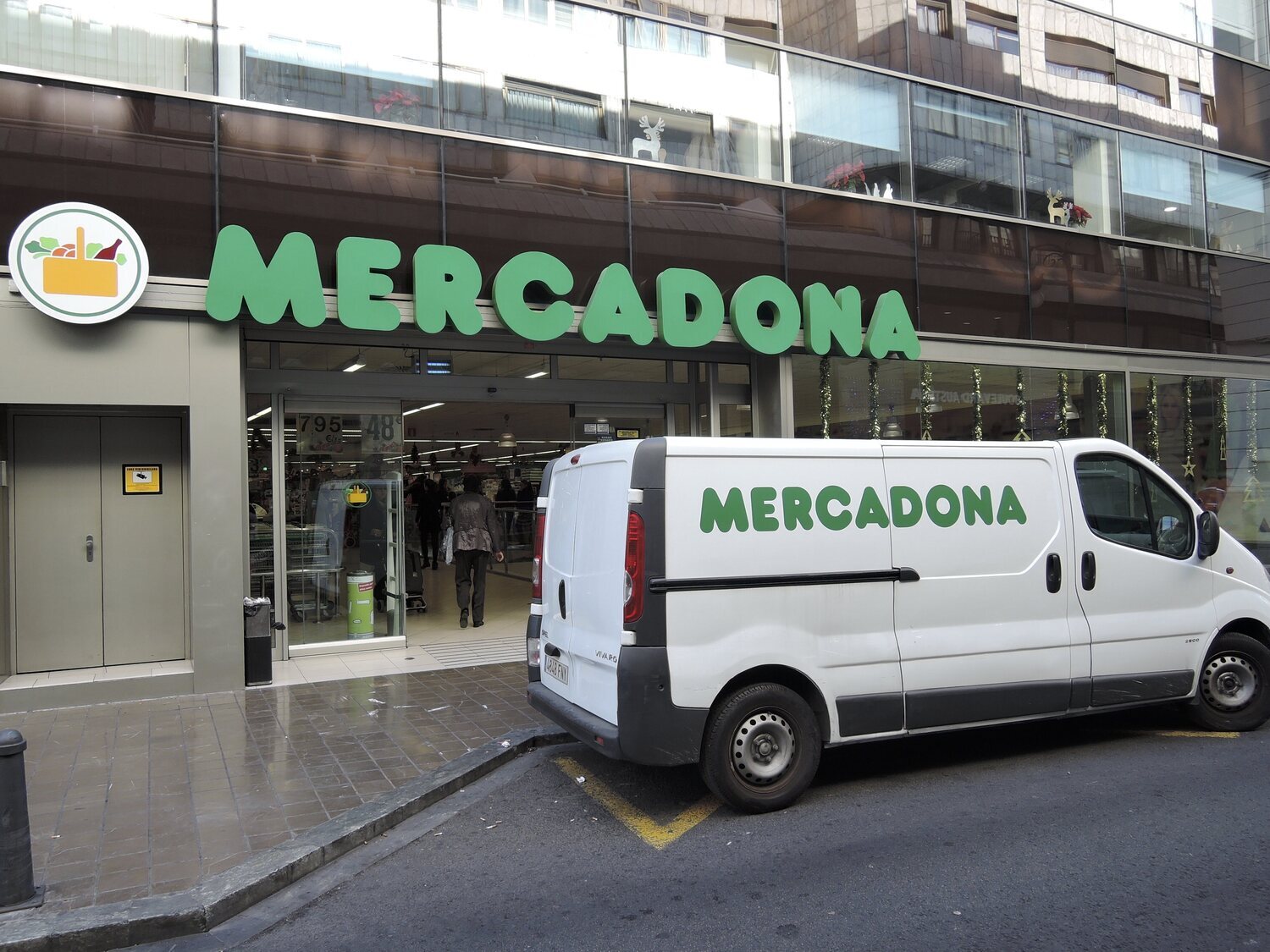 La brutal respuesta de Mercadona por "tirar comida" en plena DANA