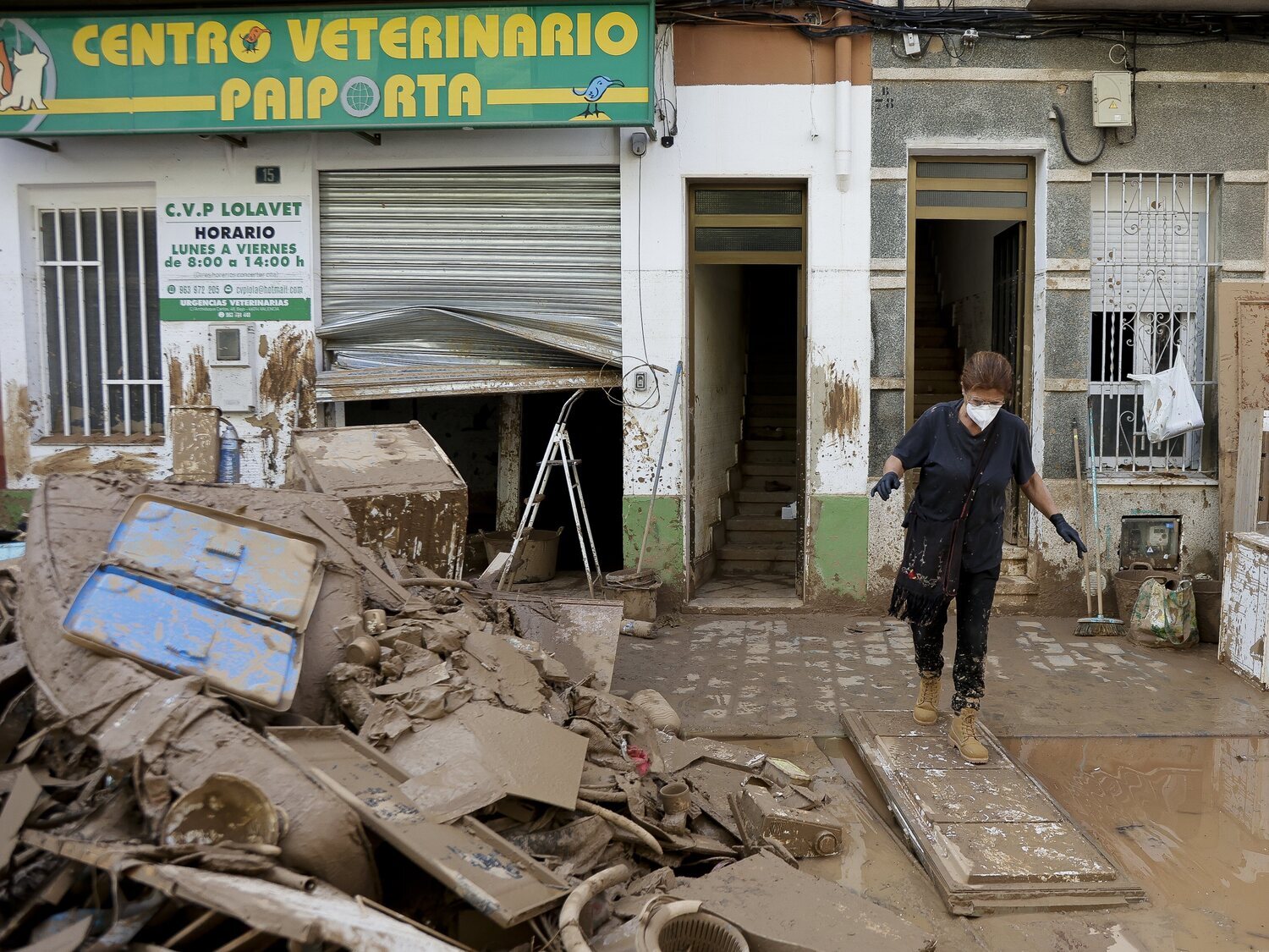 La OCU habilita un teléfono de asesoramiento gratuito para reclamar daños tras la DANA