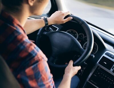 La multa de la DGT a la que te enfrentas desde ahora por llevar comida en el coche