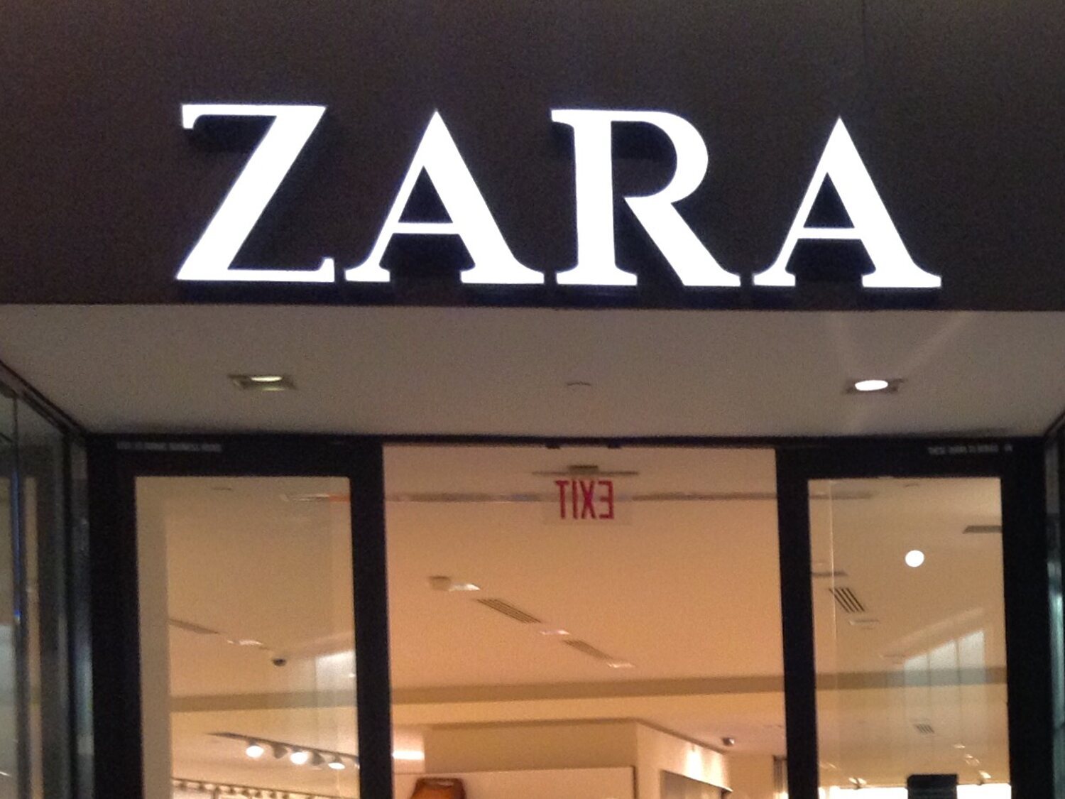 La marcha de Zara del centro de esta capital provoca una crisis en el comercio local