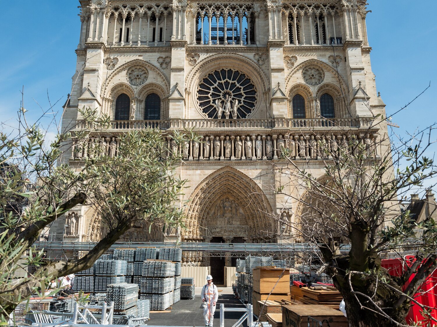 Nuevas imágenes revelan el interior de la catedral de Notre Dame tras su restauración