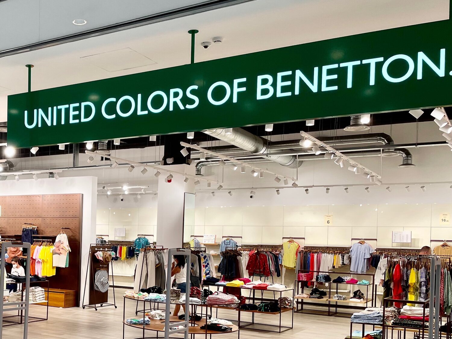 Adiós Benetton: cierra 500 tiendas en un plan que afecta a casi 1.000 empleados