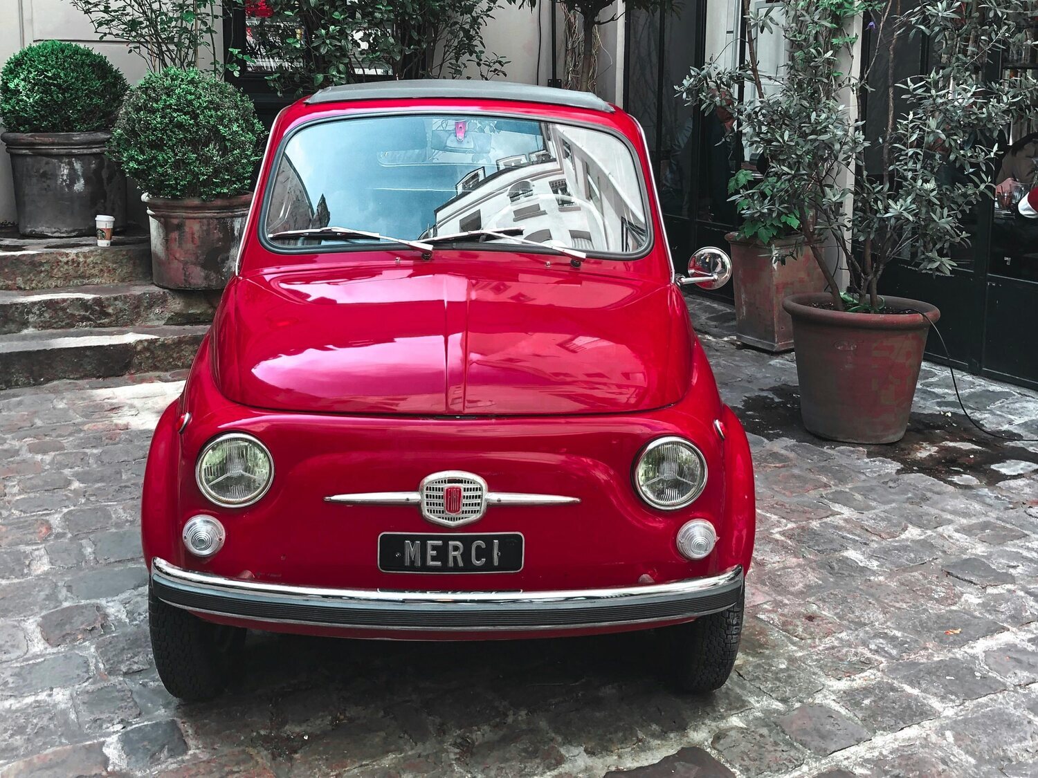 Una influencer se compra un Fiat 600 que lleva casi 11 años sin pasar la ITV