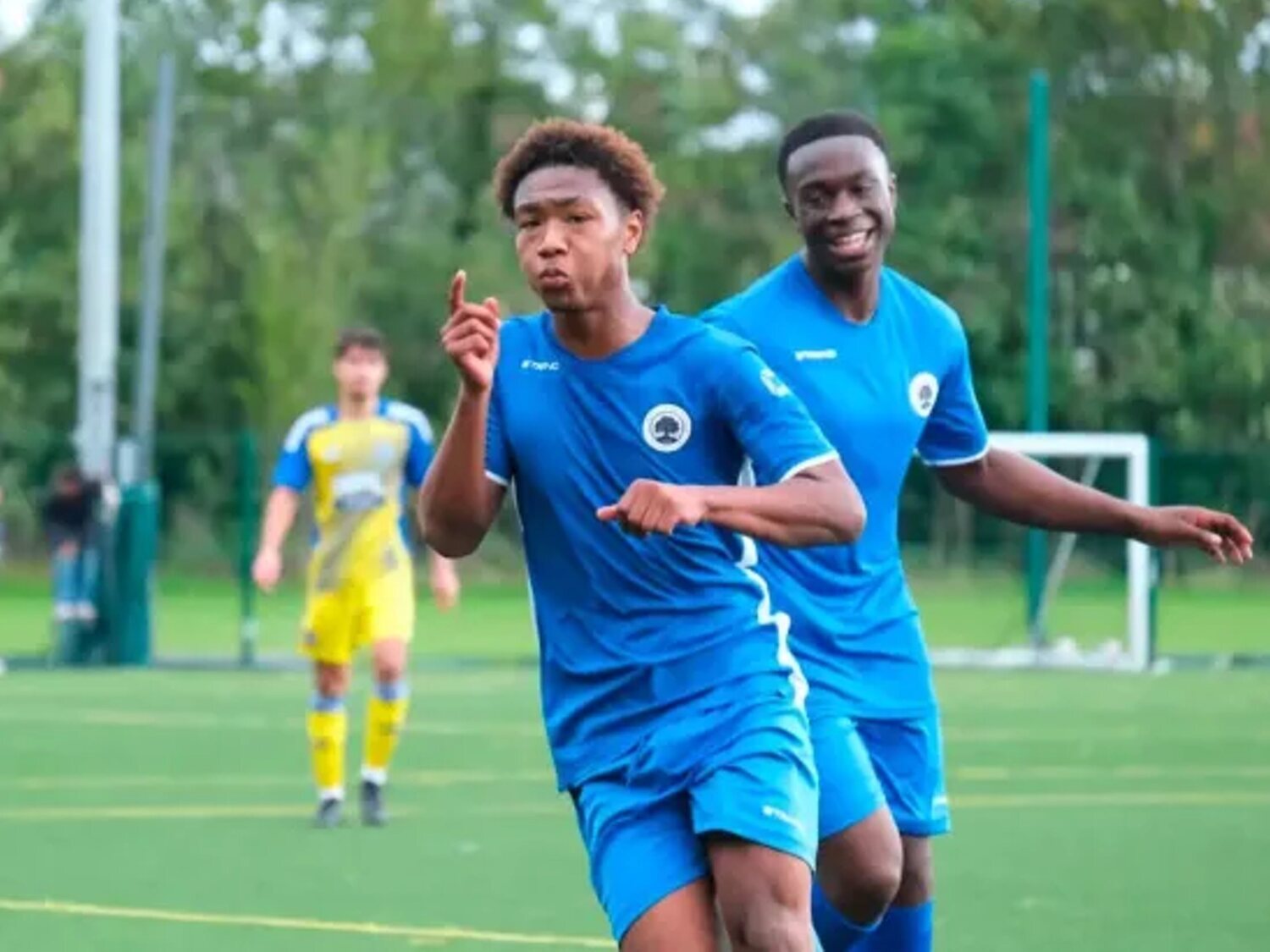 Muere en pleno partido la gran promesa del fútbol, Kaylen Dennis, a los 17 años