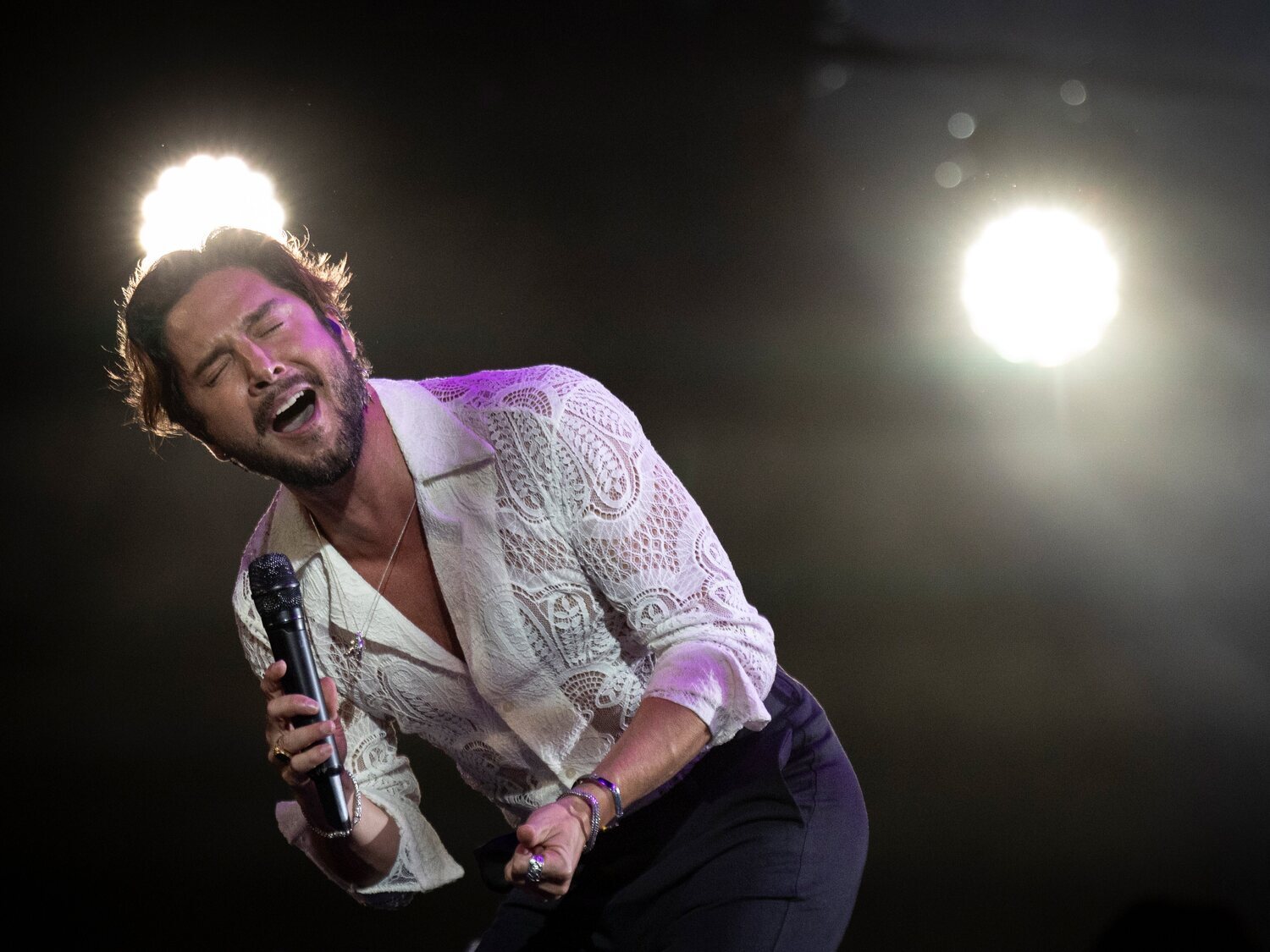 Manuel Carrasco y las sanciones en el Bernabéu: una polémica entre música y ruido