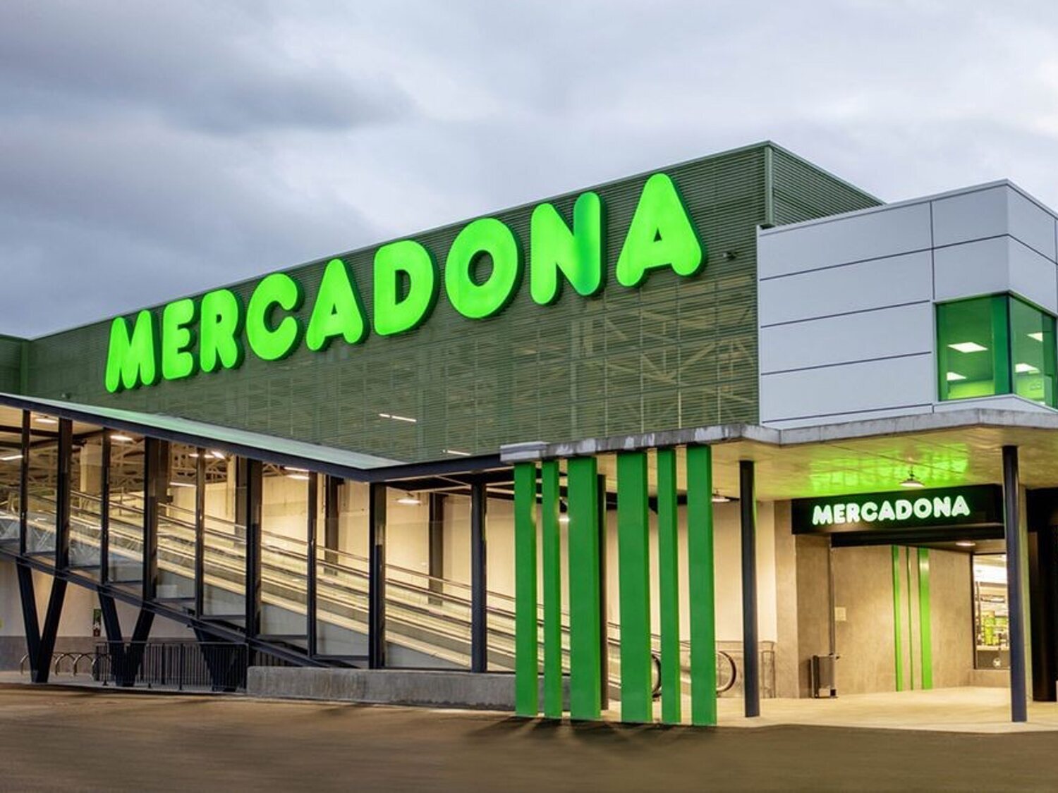 Mercadona incrementa salarios un 8,5% y refuerza las extras a su plantilla