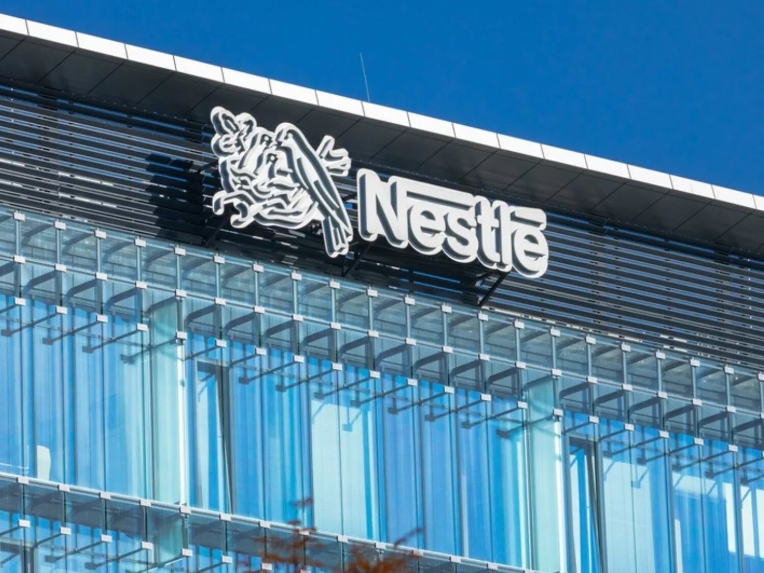 Nestlé busca empleados en España: sueldo de hasta 2.900 euros mensuales y teletrabajo