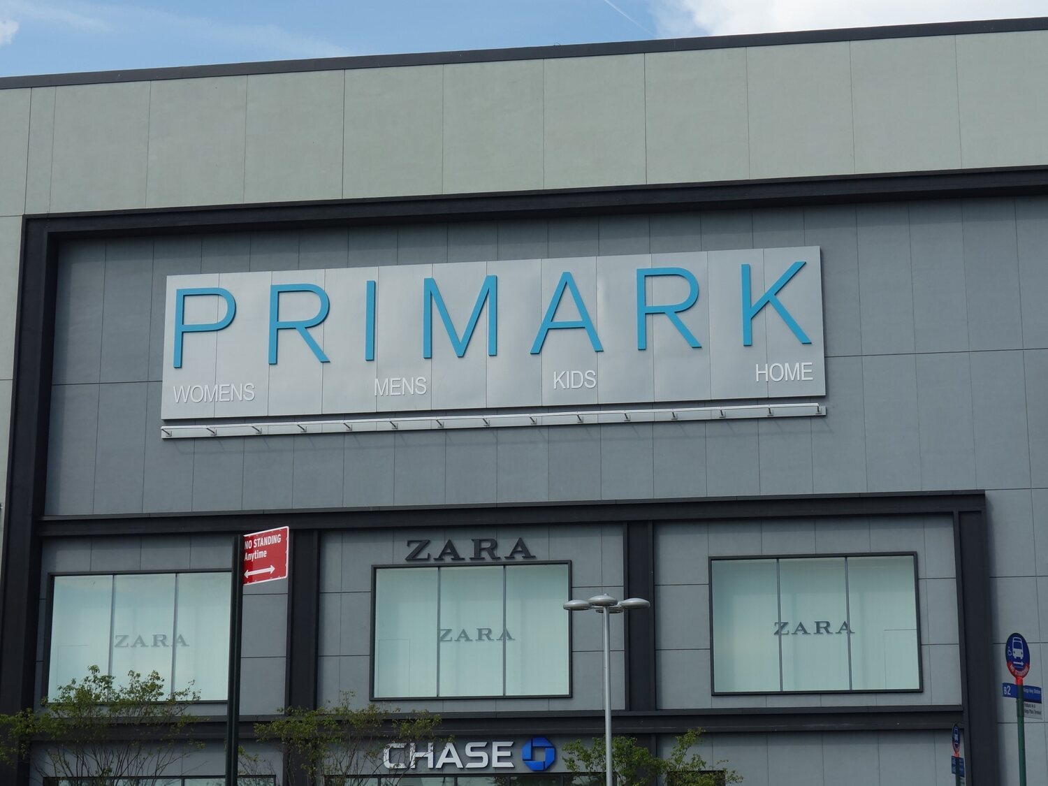 Primark se lanza a competir con El Corte Inglés: las nuevas tiendas que lanzará en marzo