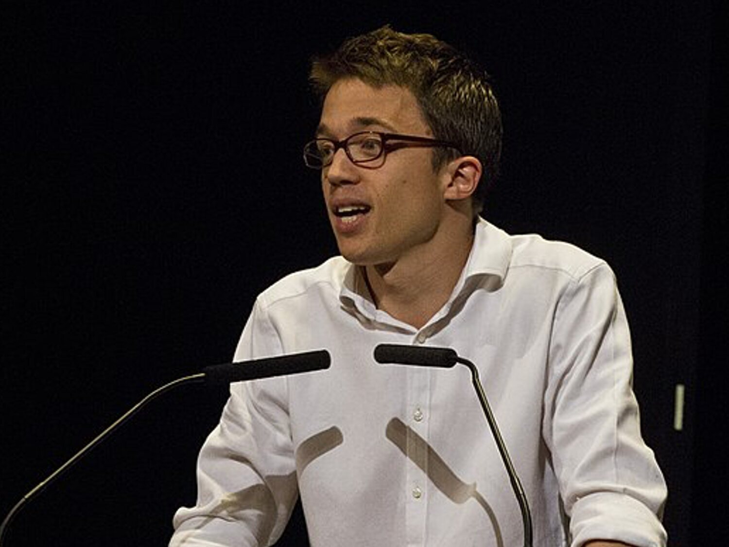 Errejón pide información a Mediaset sobre sus contratos con Mouliaá