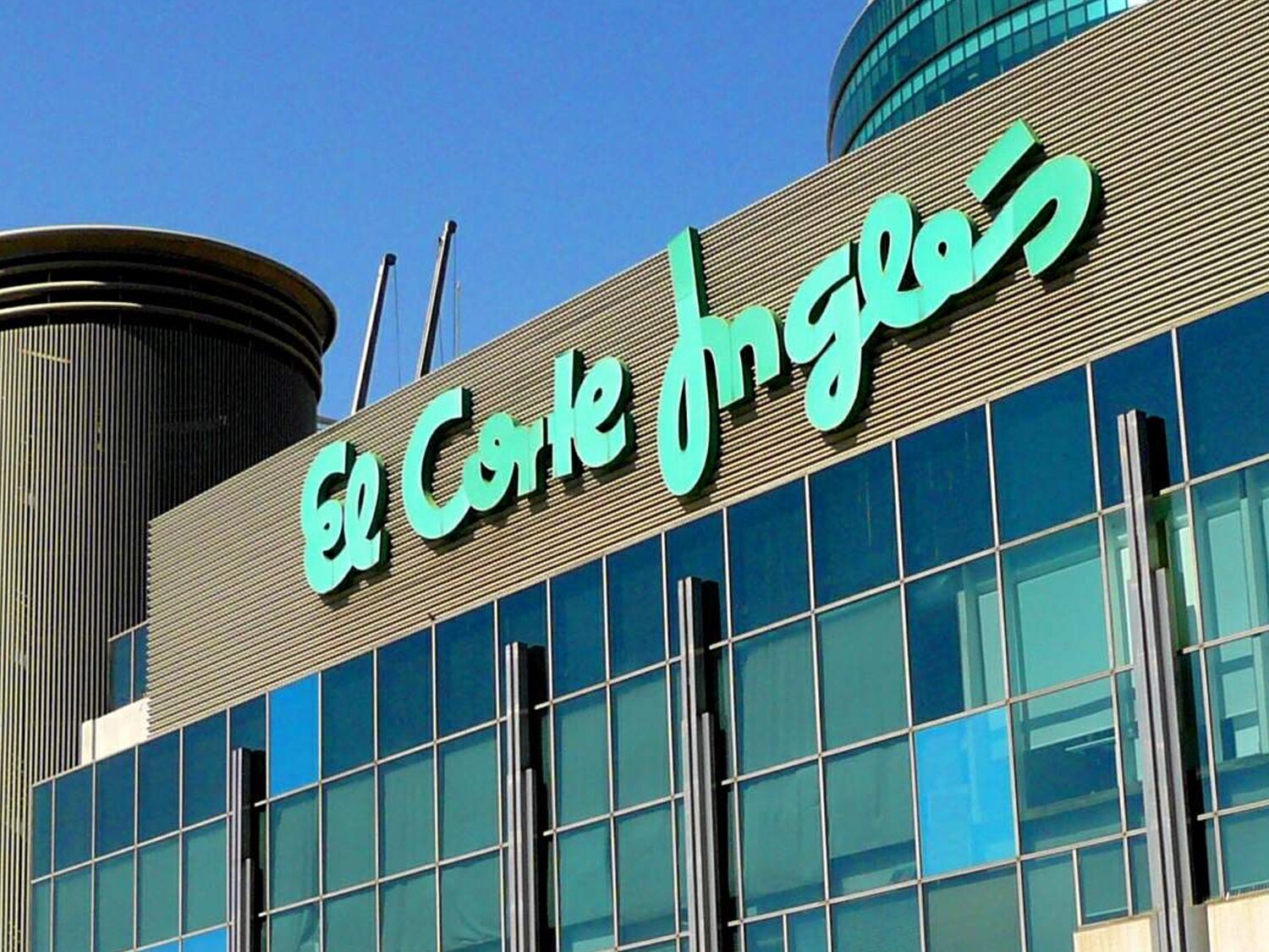 Adiós El Corte Inglés: cierra este histórico centro comercial en pleno centro de Madrid