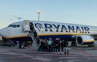 Despedido un empleado de Ryanair por guiar aviones en Mallorca tras fumar un porro