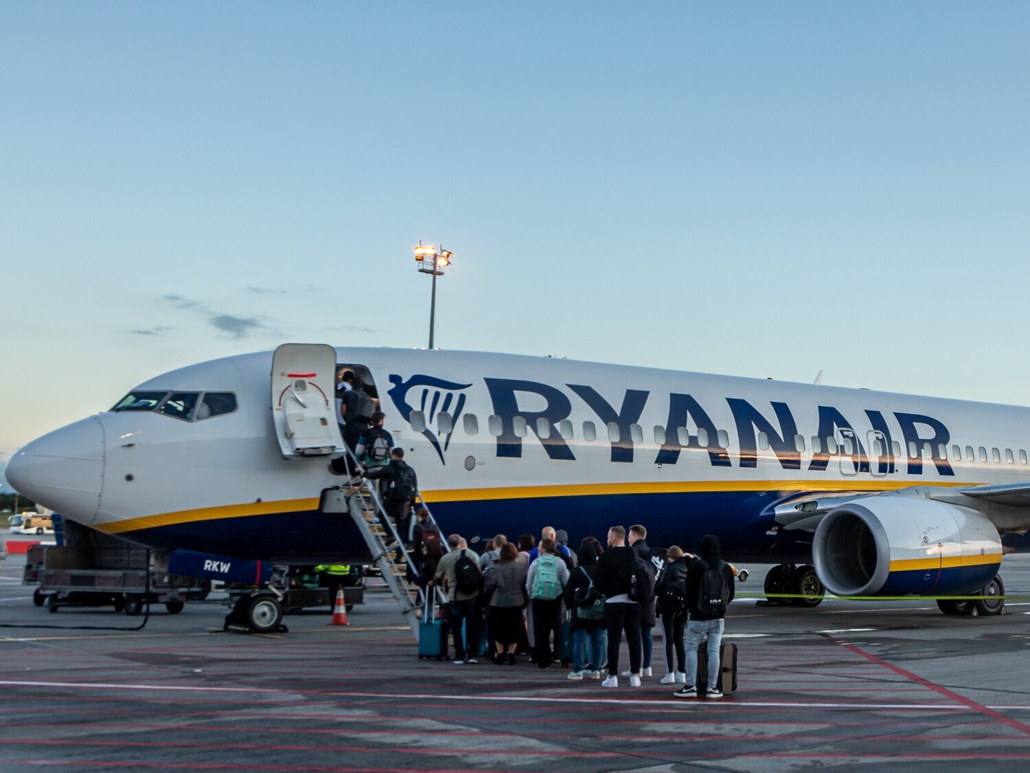 Despedido un empleado de Ryanair por guiar aviones en Mallorca tras fumar un porro