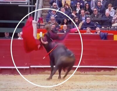 Brutal cogida a Borja Jiménez cuando entraba a matar a un toro en Valencia ante Felipe VI