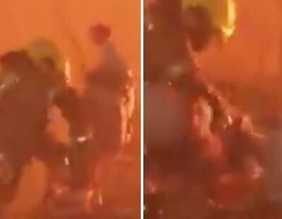 Un bombero 'decapita' al ninot de Mazón y lanza su cabeza al fuego en las Fallas